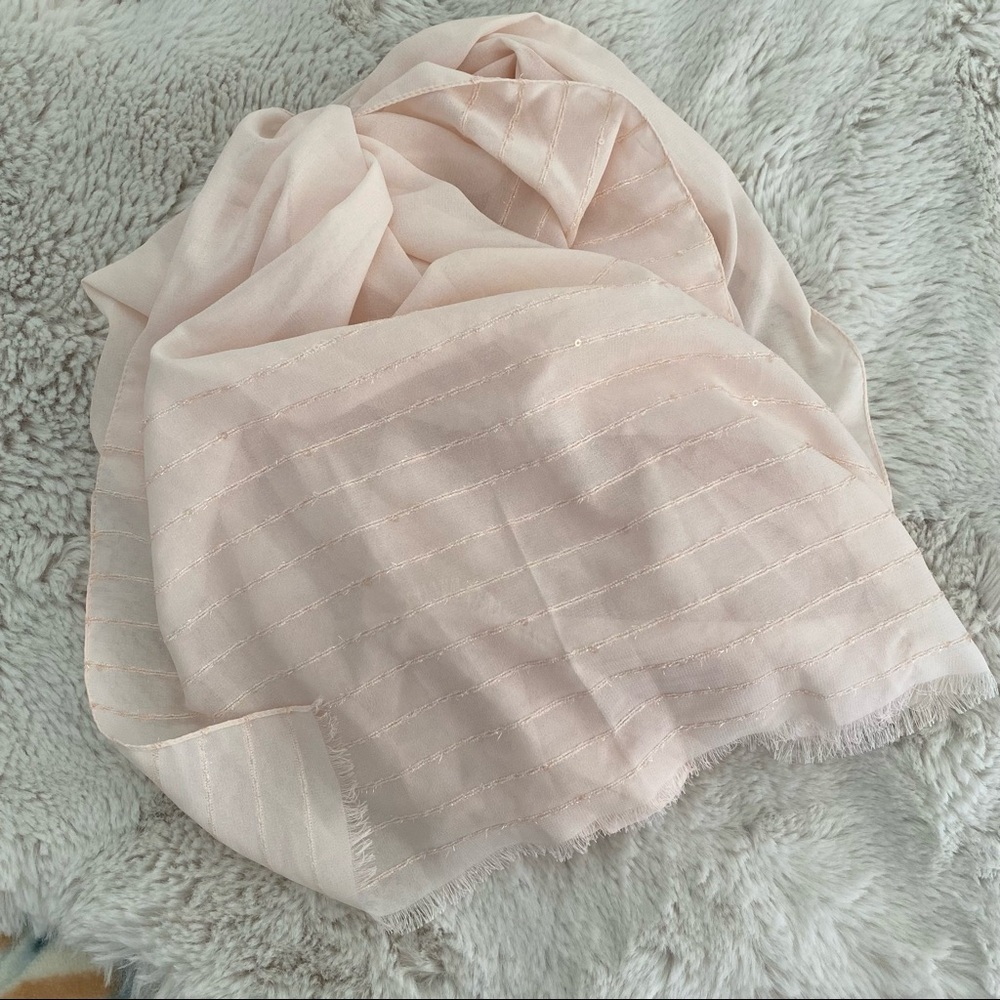‼️Soft pink/salmon colored scarf